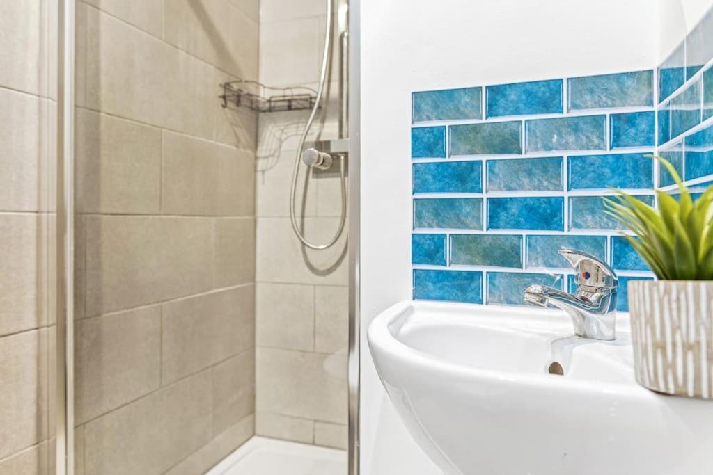Luxurious 3 Bedroom Apartment In Park Estate نوتينغهام المظهر الخارجي الصورة